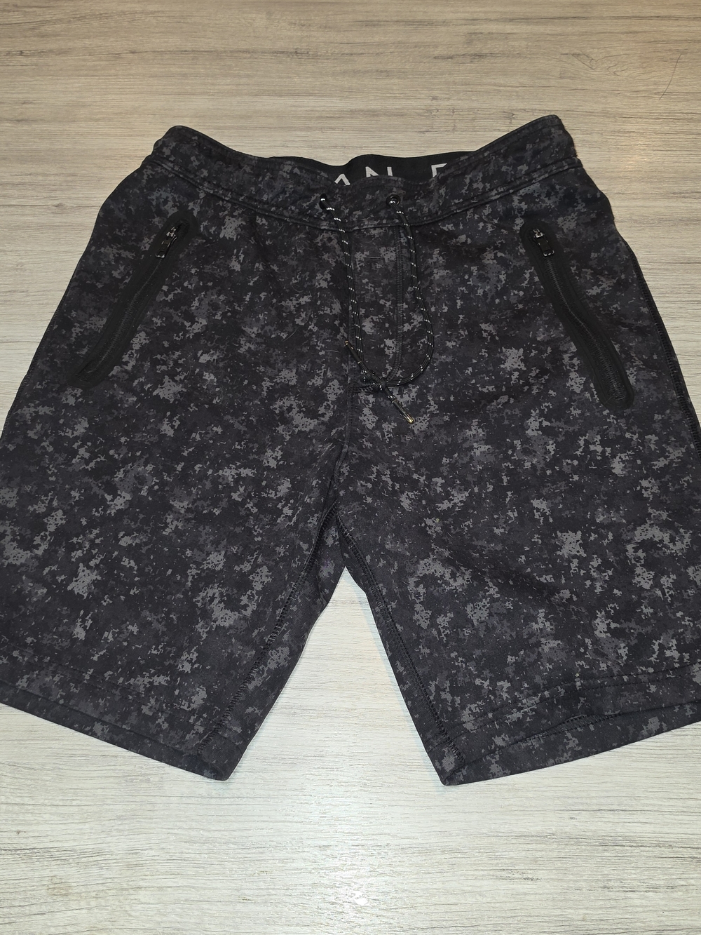 American Eagle Active Shorts Men's Black Camouflage Print Size Small B3